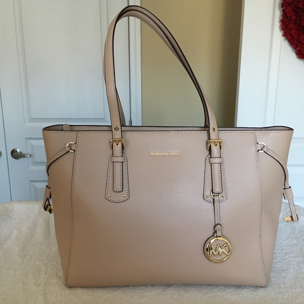 Michael Kors Medium Voyager Crossgrain Leather Tote - Excellent Condition